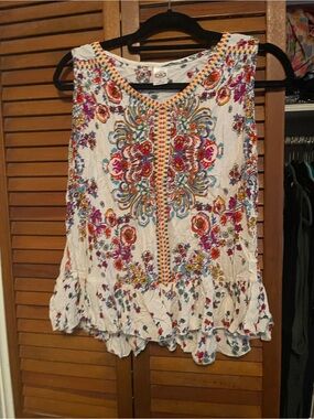 Bila White Floral Embroidered Ruffle-Hem Camisole